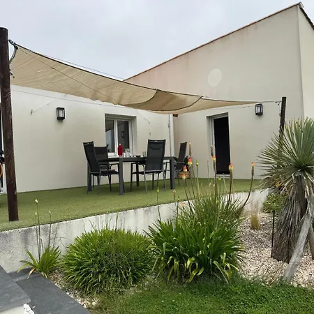 Au Calme, Proche De La Villa