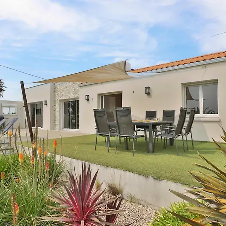 Au Calme, Proche De La Villa