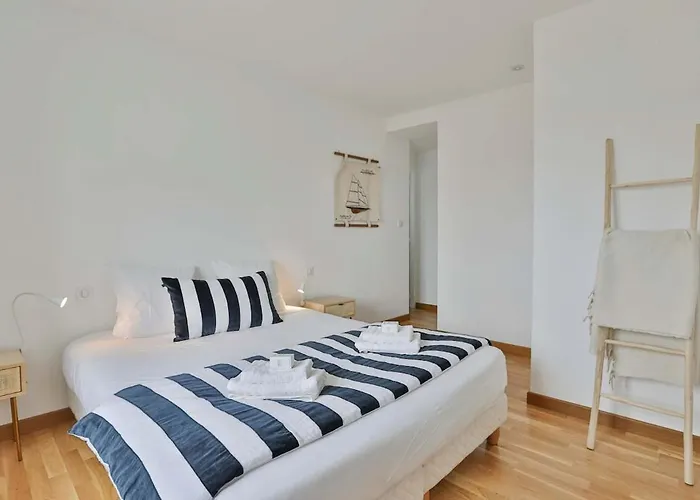 Au Calme, Proche De La Villa *