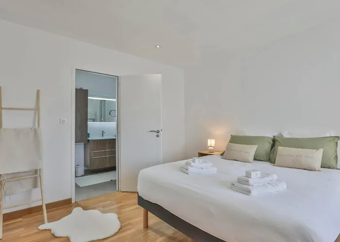 Au Calme, Proche De La *