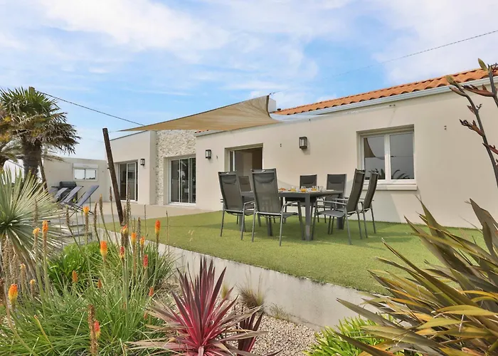 Au Calme, Proche De La Villa