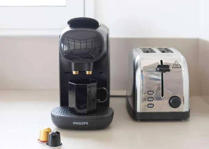 Au Calme, Proche De La *