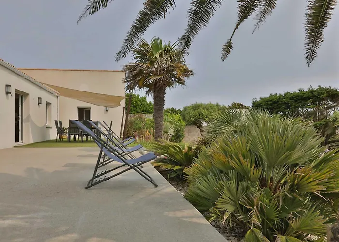 Au Calme, Proche De La