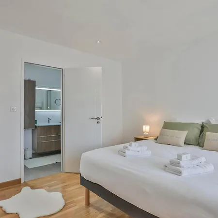 Au Calme, Proche De La *