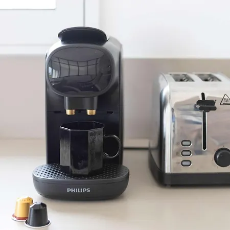 Au Calme, Proche De La *