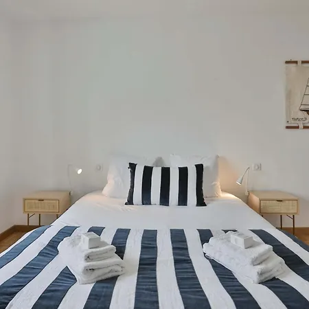 Au Calme, Proche De La Villa