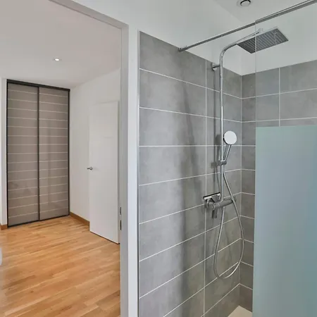 Au Calme, Proche De La *