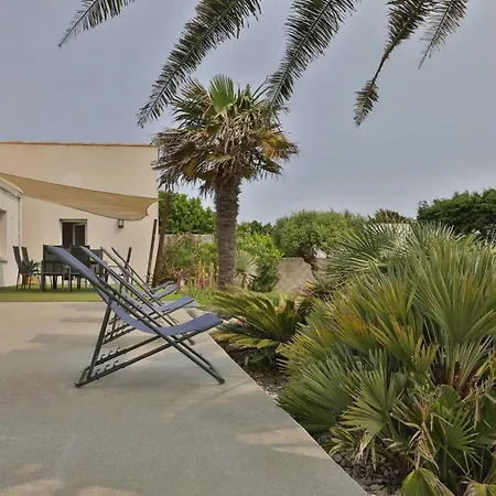 Au Calme, Proche De La