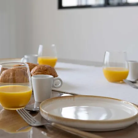 Au Calme, Proche De La Villa