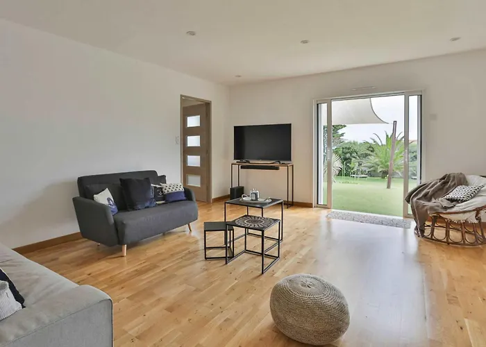 Au Calme, Proche De La *